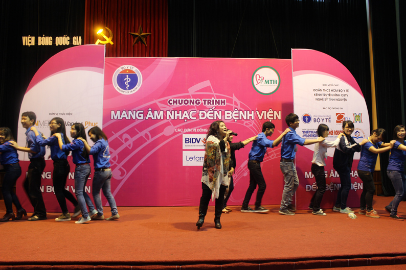 Mang âm nhạc đến bệnh viện số 66 tại Viện Bỏng Quốc gia